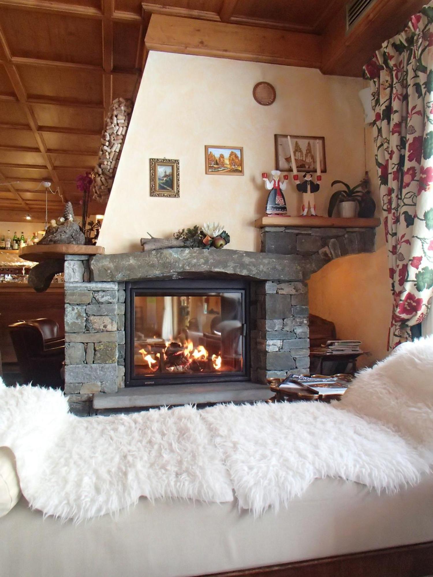 Le Rocher Hotel Champoluc Kültér fotó